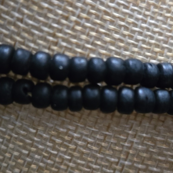 Vintage Necklace. Black Wooden Beads, Safari Animals. Excellent Condition. - Picture 10 of 10